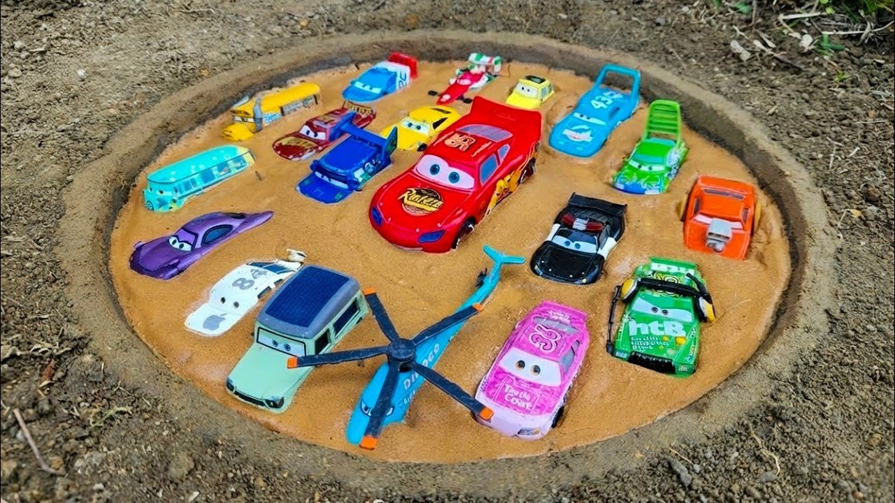 Aha! Membersihkan Mainan Mobil Disney Pixar Cars, Lightning McQueen, Chick Hicks, Luigi, Axelrod