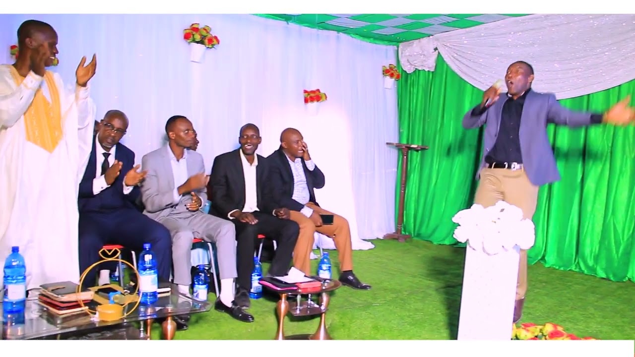 Yabikoze ku mugaragaro (Twaracunguwe) by Musabyimana Donat