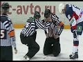 Шайба попадает в лицо судье Кулакову / Ref Sergei Kulakov hit in face with puck