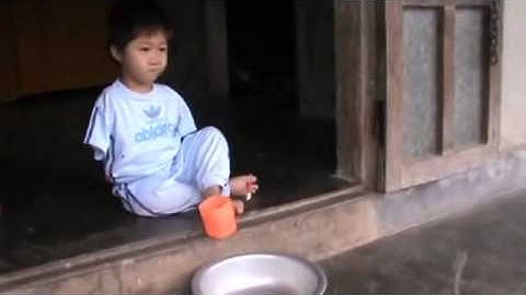 Cảm Động Cậu Bé Không Tay Và Nghị Lực Thật Phi Thường