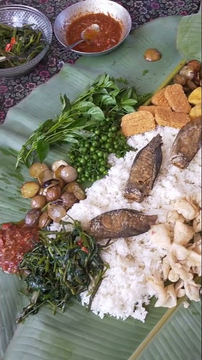 Makan Masakan Khas Sunda Mantap 👍🏻