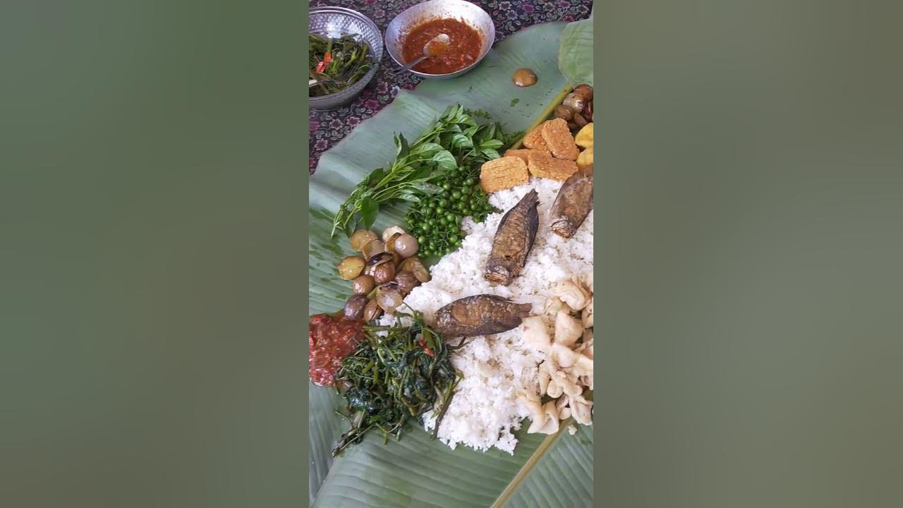 Makan Masakan Khas Sunda Mantap ππ» Makan Masakan Khas Sunda Mantap ππ»