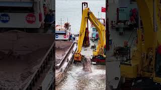 #dredging #excavator #digger #construction #komatsu #heavyequipment