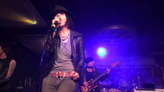 Video thumbnail of "Linda Perry - Communication Breakdown (Led Zeppelin Cover at Lucky Strike Live Ultimate Jam Night)"