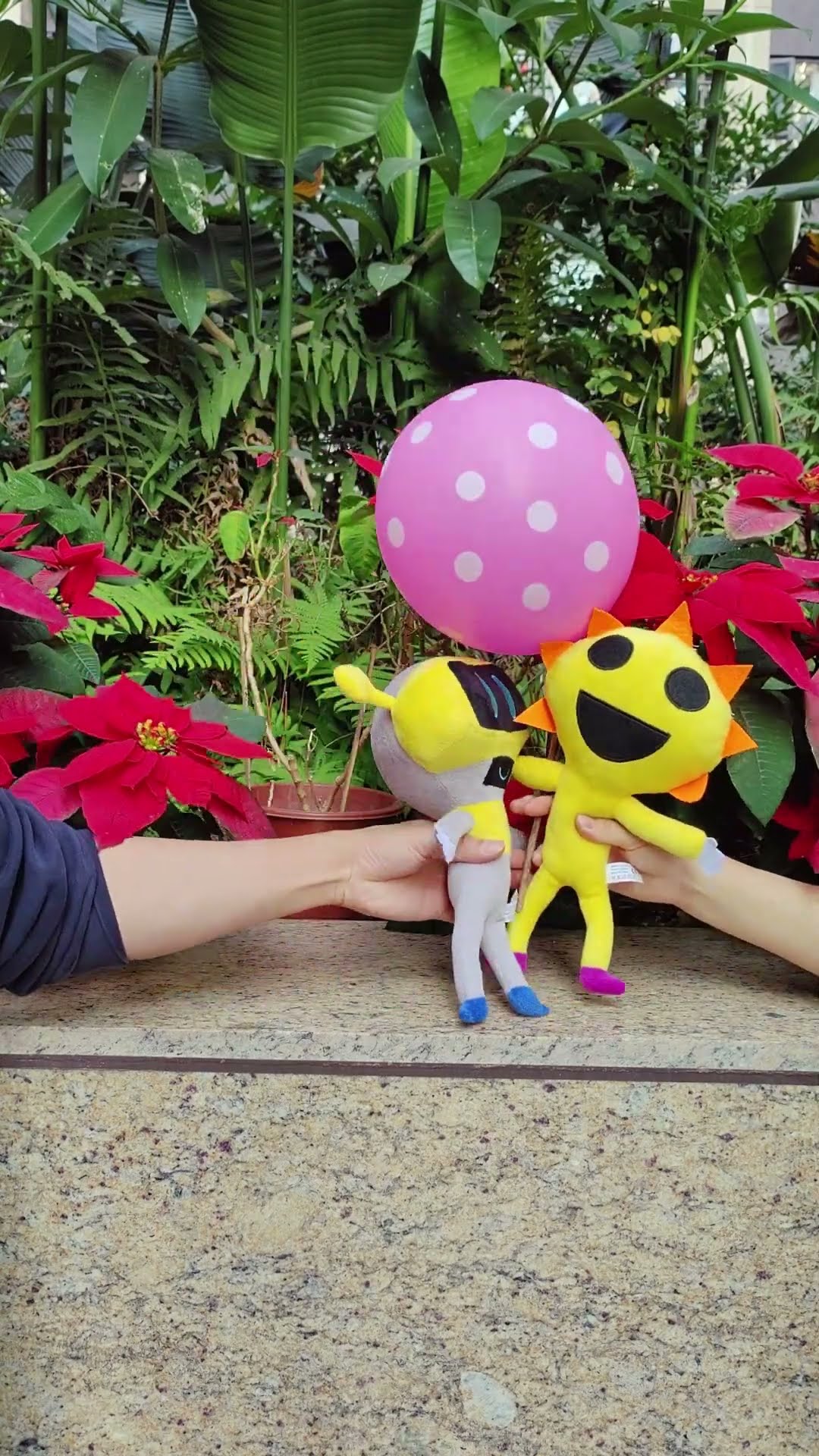 Fun Bot \u0026 Mr. Sun fight for balloon
