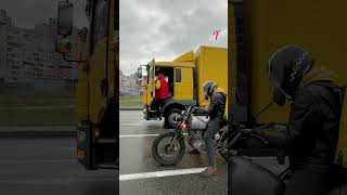 Truck Driver's Kindness: Giving Gloves To A Courier #Shorts