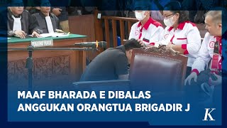 Momen Bharada E Berlutut Minta Maaf ke Ibunda Brigadir J di Persidangan