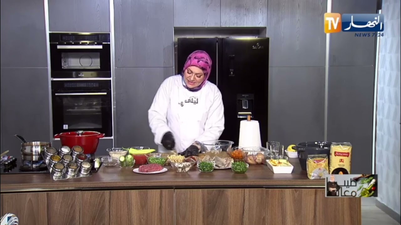 عصبان وخبز المطلوع مع عصير فواكه منعش