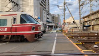 南海高野線 北野田駅 30000系(30001編成)特急りんかん51号橋本行通過&6000系(6001+6907編成[リバイバル無塗装])各停なんば行 発車