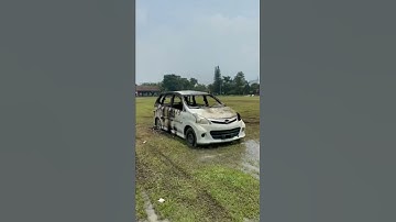 Mobil Avanza meledak
