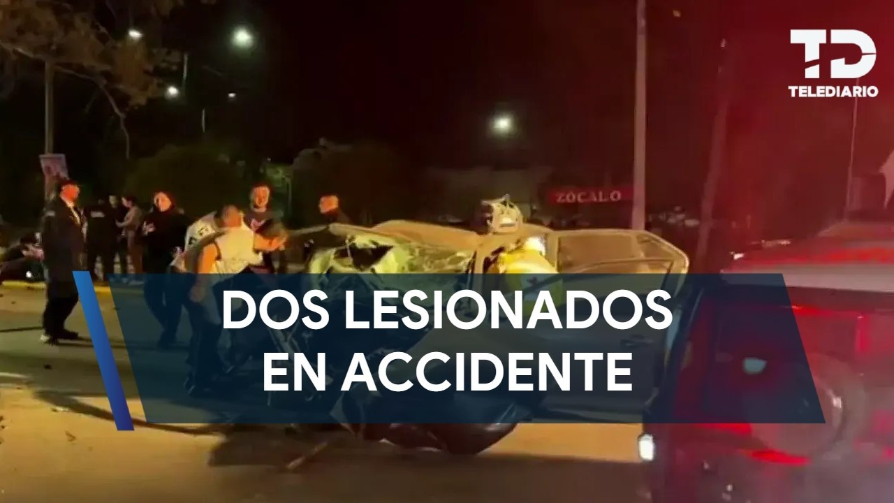 Accidente deja a dos personas prensadas en el bulevard Venustiano Carranza en Saltillo