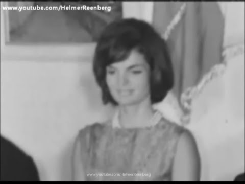 August 28, 1962 - Jacqueline Kennedy becomes an honorary citizen of Ravello, Campania, Salerno