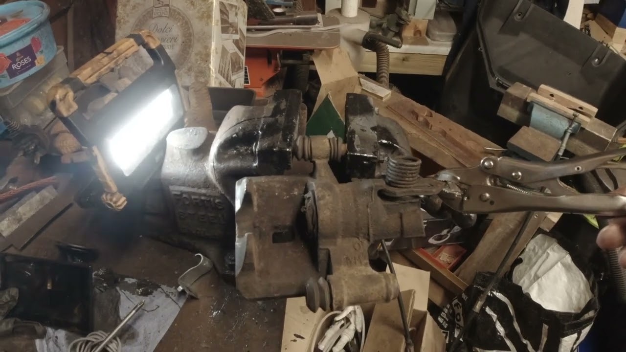 Resetting handbrake calipers on sw30 MR2 SPYDER:ROADSTER