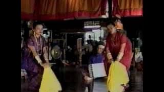 Pakarena: Indonesian Court Dance from South Sulawesi [Live in South Sulawesi, Indonesia 1990]