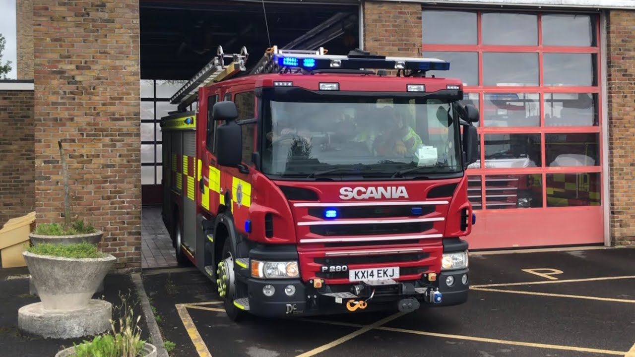 Fire Call! West Sussex Fire And Rescue Service Bognor Regis JW44P1 Rescue Pump Turning Out To Call!