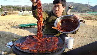 매콤한 고추장 양념 발라 솥뚜껑에 치익~ 고추장 삼겹살 (Spicy Grilled Samgyeopsal) 요리&먹방!! - Mukbang eating show
