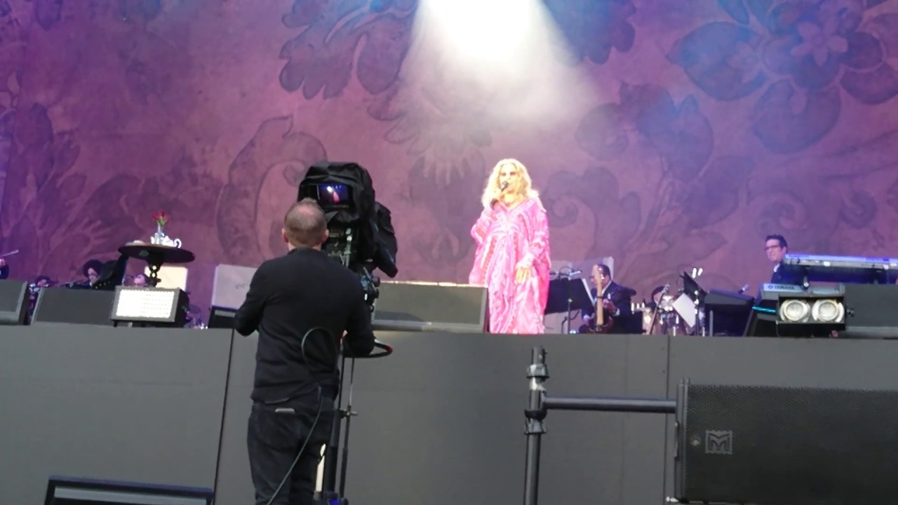 Barbra Streisand - Evergreen (British Summer Time 2019)