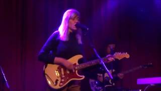 Watch Amber Arcades Perpetuum Mobile video