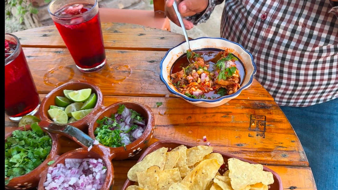 Delicioso POZOLE pero ahora te lo preparamos algo diferente CON ELOTE || Ay Nomas