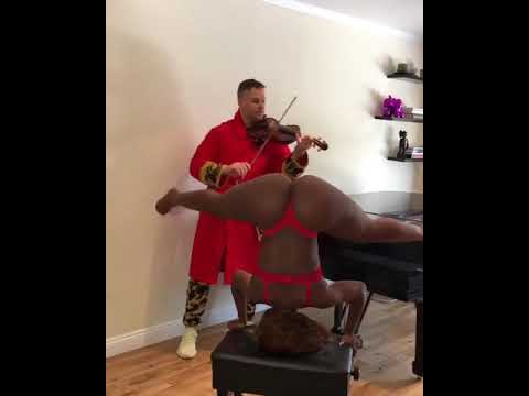 GIRL TWERK ON THE VIOLON SONG - ONLY FANS