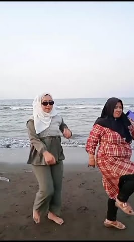 Goyang di pantai
