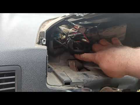 Video: Kako Ukloniti Hyundai Getz Bateriju