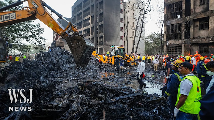 Air India Boeing Crash: Aviation Expert Breaks Down Takeoff Footage | WSJ News