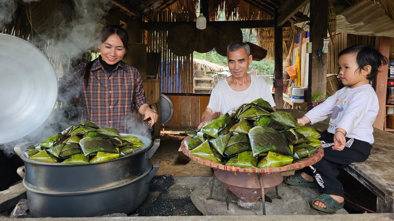 Traditional steamed rice flour dumplings with meat filling - The best ...