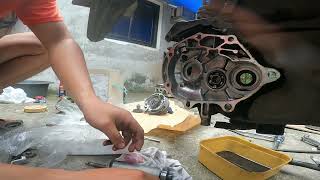 Paano magpalit nang Bearing sa Gearbox at Torque drive sa Honda click.