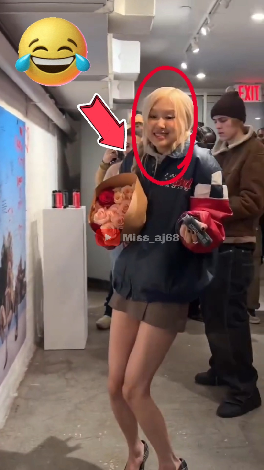 Even cats used to copy Rosè ?? #rosé #funny  #fypviralシ #ytshorts #apt #kpop @roses_are_rosie