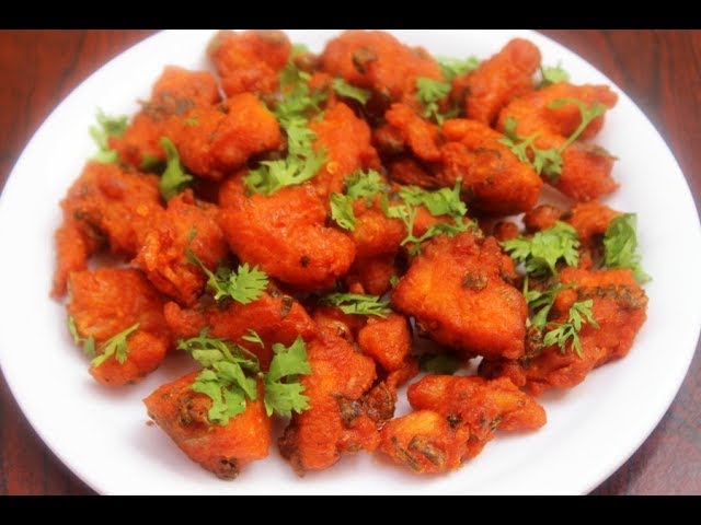 chicken pakora or chicken pakoda - crispy chicken pakoda - an indian street food | Yummy Indian Kitchen