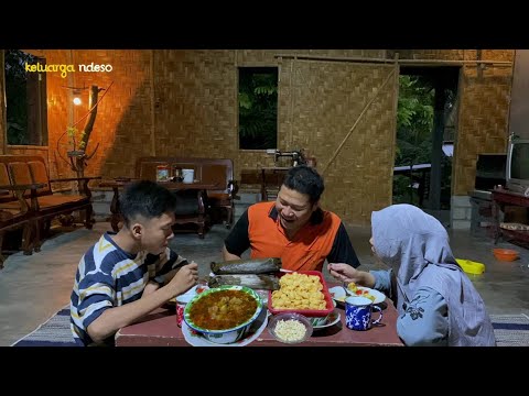 membuat lontong sayur , lontong cecek super nikmat untuk keluarga, makan bersama, masakan desa