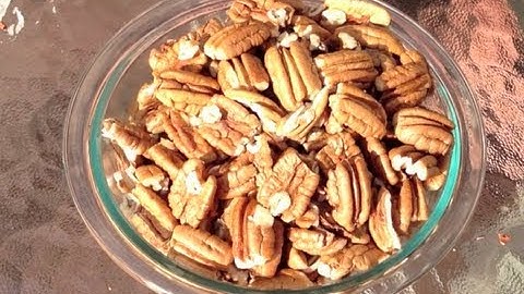 THE EASIEST WAY TO SHELL AND CRACK PECANS UNDER 30 SECONDS!!!