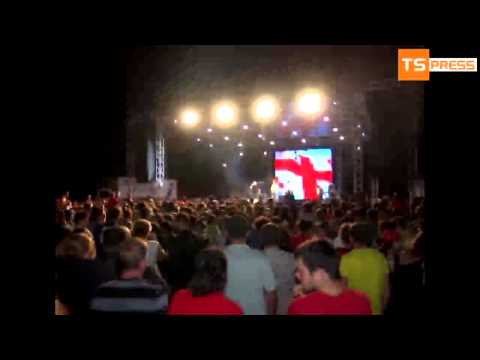 ნაცმოძრაობის მაისურების წვიმა და ფოთელებს გაუ