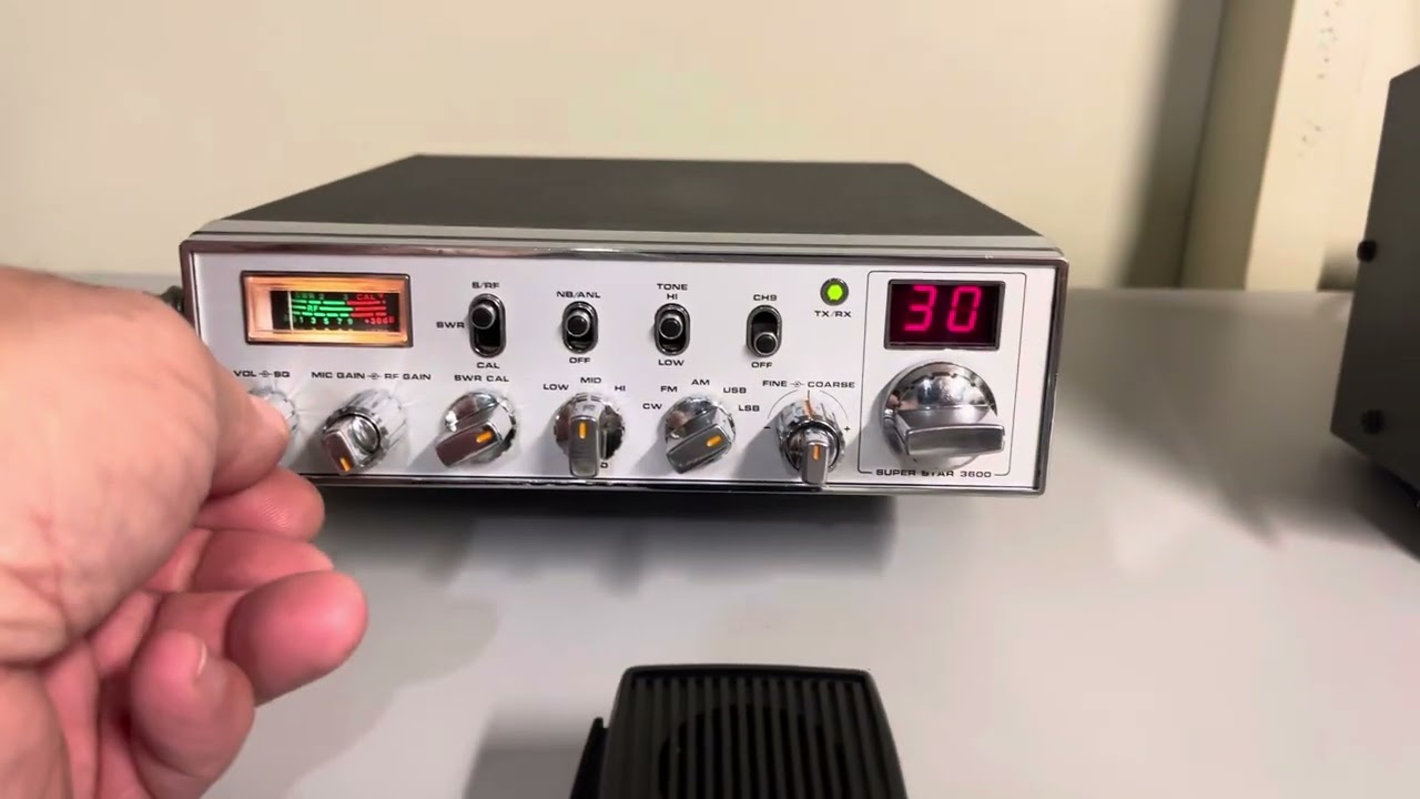 Superstar 3600 Cb radio demo - YouTube