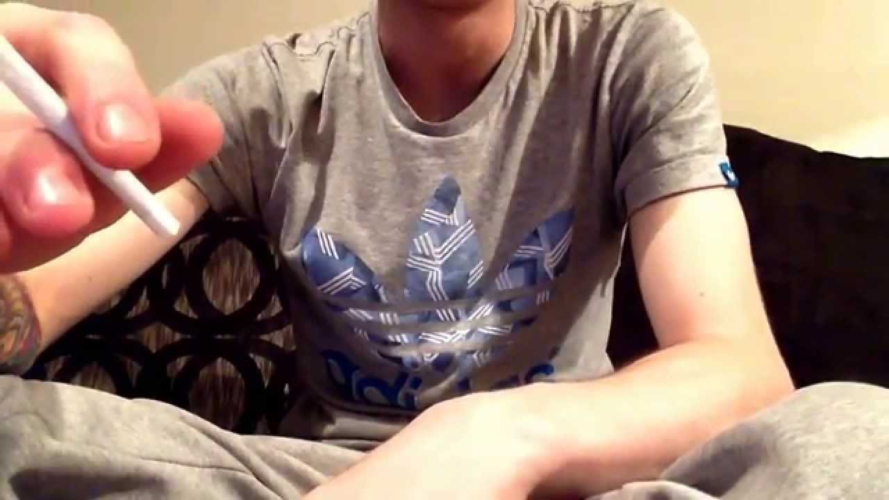 Some frosty buds and how I smoke my weed :) growers love !