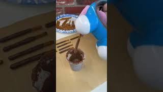 Dip and decorate chocolate covered pretzels sticks with me. #cakepop #cakepoptutorial #dippedtreats