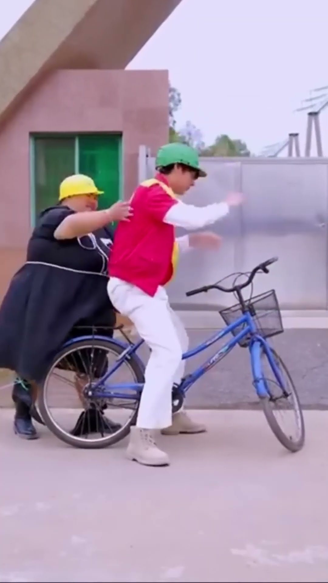 फनी मोटी लड़कियां आश्चर्यजनक चीजें करती हैं#Shorts #GuiGe#comedy #hindi #funny