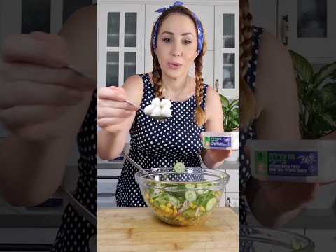 Самый вкусный салат /муцарела с греческим йогуртом и овощами это очень вкусно #shorts