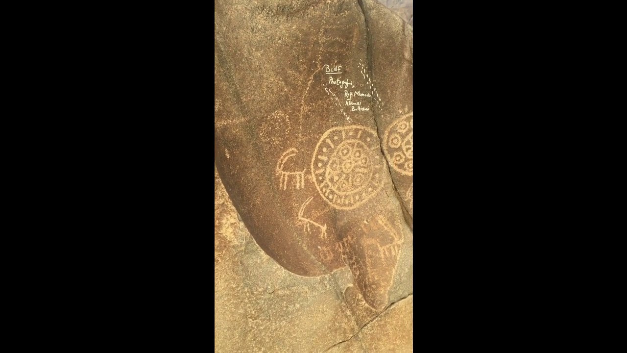 The talking rocks of Thalpan, Chilas, Pakistan [ Buddhist rock carvings ...