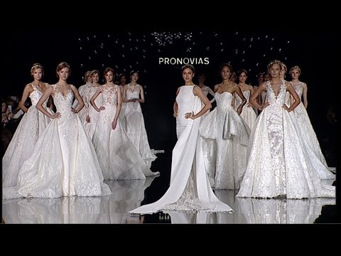 Video: Irina Shayk Con Mono Translúcido Pronovias