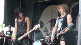 HD Attack Attack! - Bro, Ashley's Here (Live at the Vans Warped Tour)