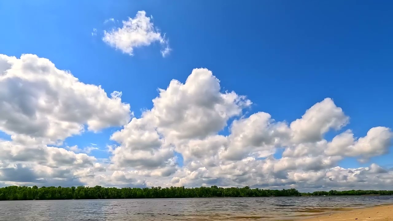 Милуючись хмарами над річкою Дніпро!