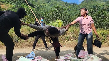 Brave single mother fights off two robbers to get back a large sum of money for a woman