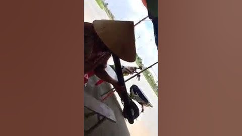 bà già hút thuốc lào cực chất..........