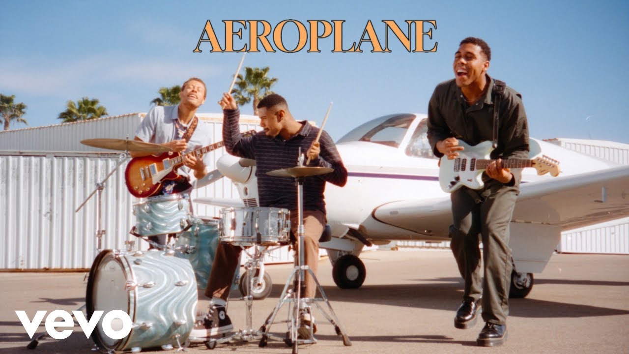 We the Commas - Aeroplane (Official Video) adlı videoyu YouTube'da izle We the Commas - Aeroplane (Official Video) adlı videoyu YouTube'da izle