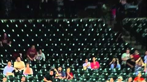 2011/09/27 Fan makes catch with hat