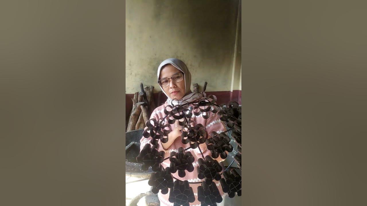 Cara baru cetak kembang goyang #khasciamis #seroja #sweet