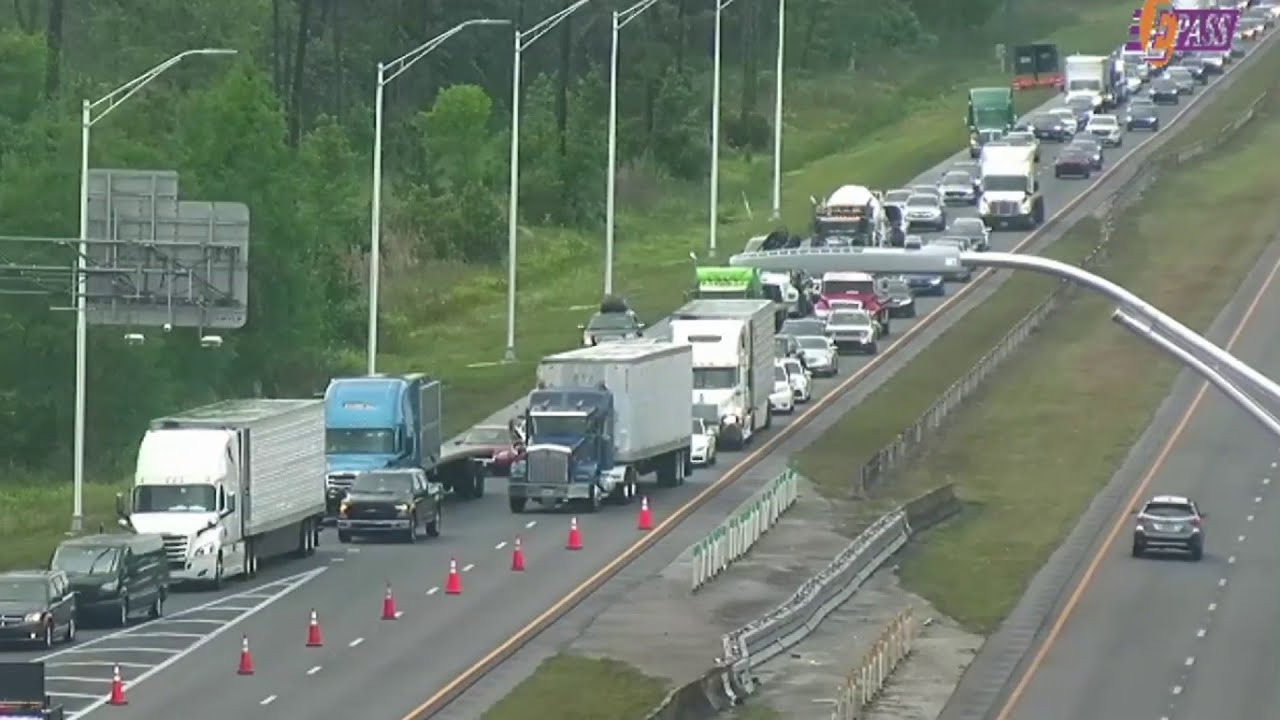 Fatal crash shuts down SR-528 in Orange County - YouTube