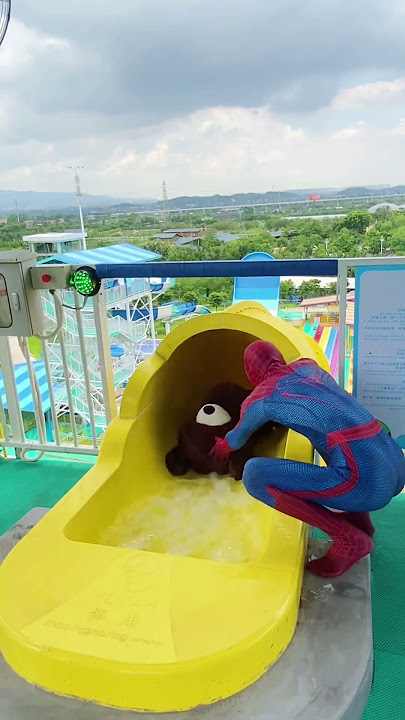 Spiderman Fast Water Slides Jumps Ragdoll! 😱 #waterpark